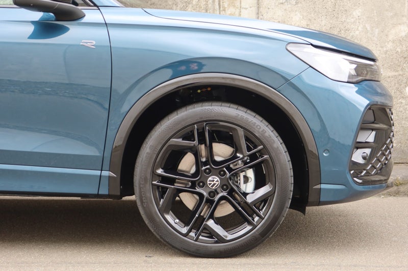 2026 Volkswagen Tiguan R-Line Touring & Black Pack image 4