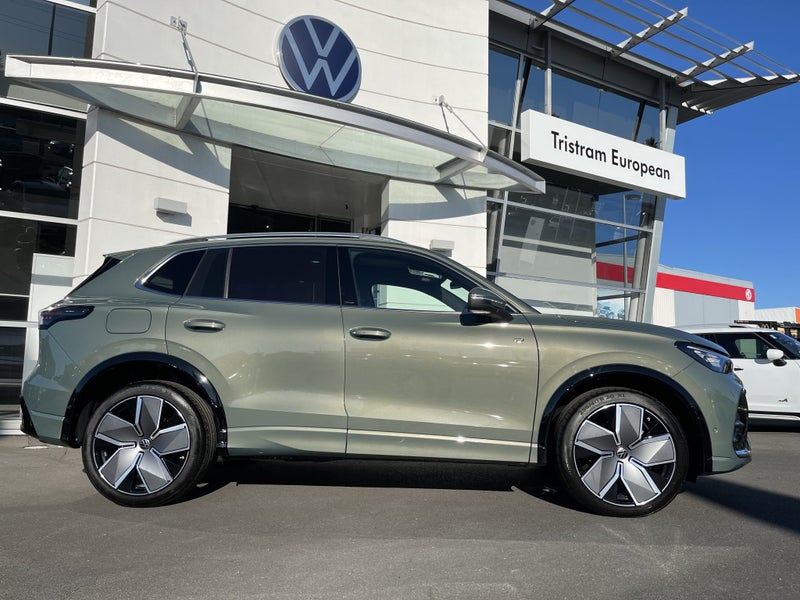 2026 Volkswagen Tiguan R-Line TSI 2.0T/4Wd image 3