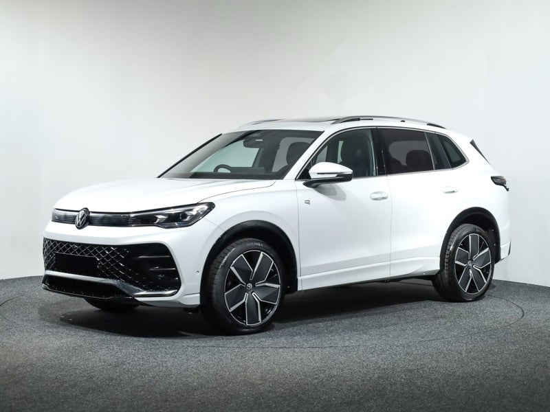 2026 Volkswagen Tiguan TSi 4M R-Line 195kW image 3