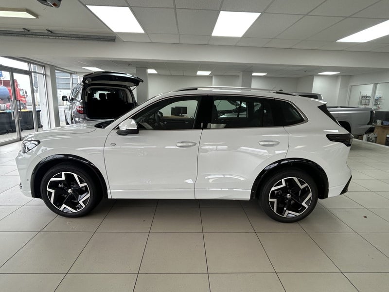 2026 Volkswagen Tiguan TSI R-Line image 4