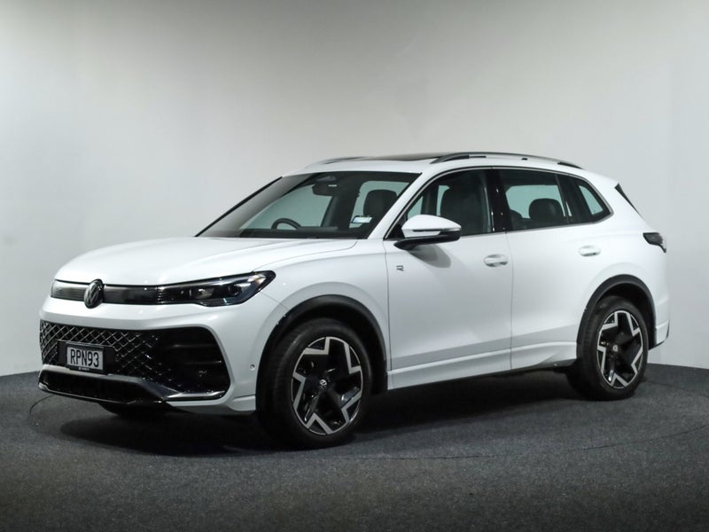 2026 Volkswagen Tiguan Tsi R Line Touring 2WD image 3