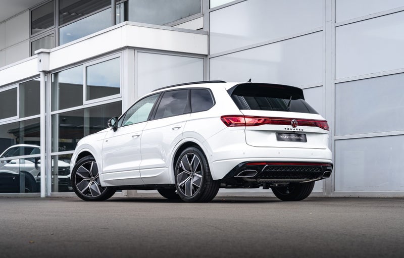 2026 Volkswagen Touareg Final Edition V6S R-Lin... image 3