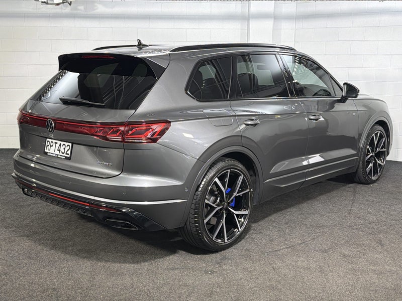 2026 Volkswagen Touareg R PHEV image 3