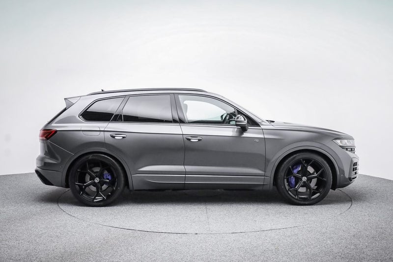 2026 Volkswagen Touareg R Phev image 4