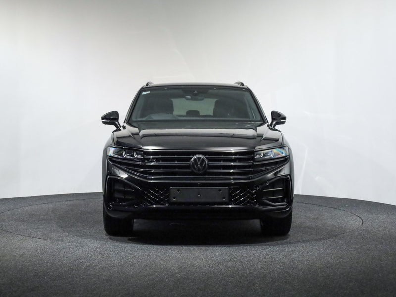 2026 Volkswagen Touareg TDi V6s R Line 210kW image 2