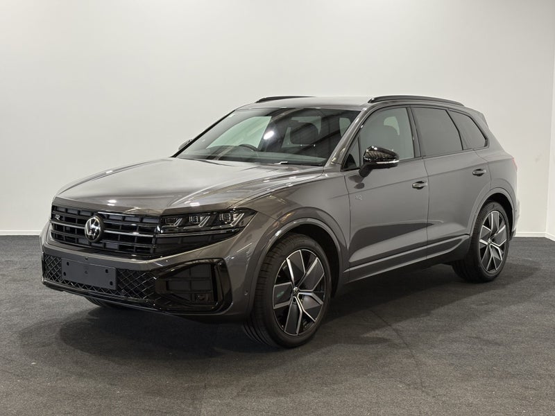 2026 Volkswagen Touareg TDI V6S R-Line image 3