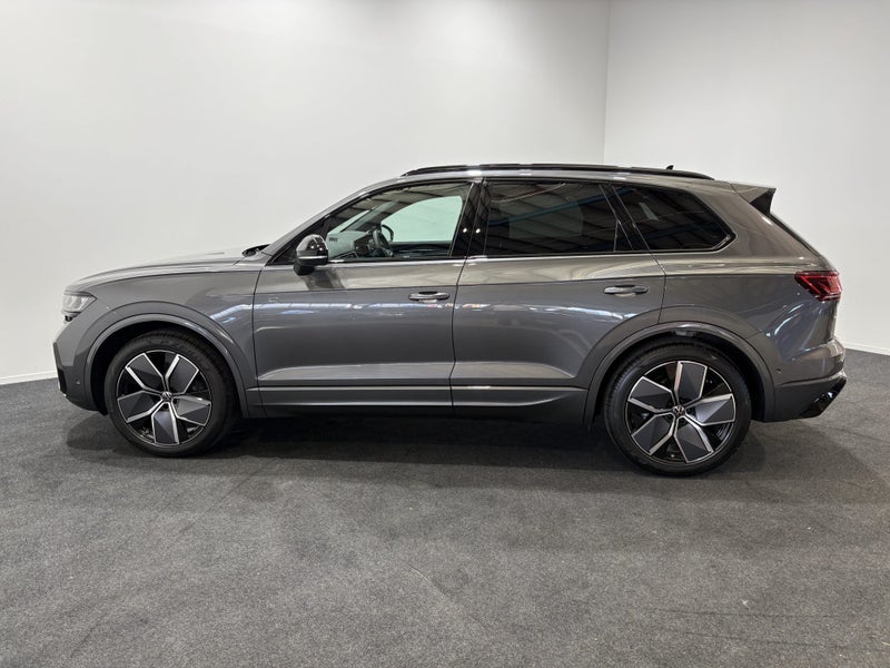 2026 Volkswagen Touareg TDI V6S R-Line image 4