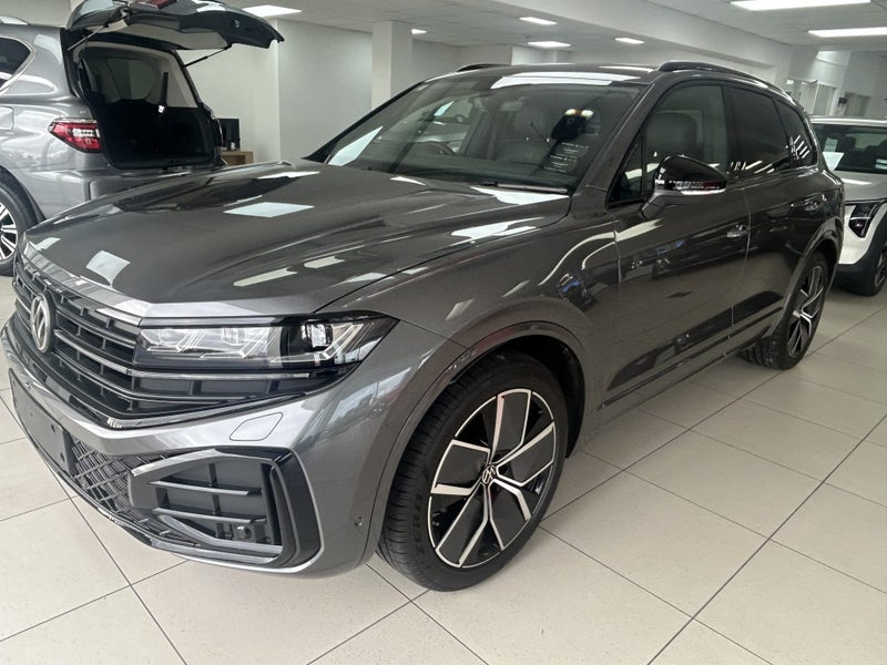 2026 Volkswagen Touareg TDI V6S R-Line image 3