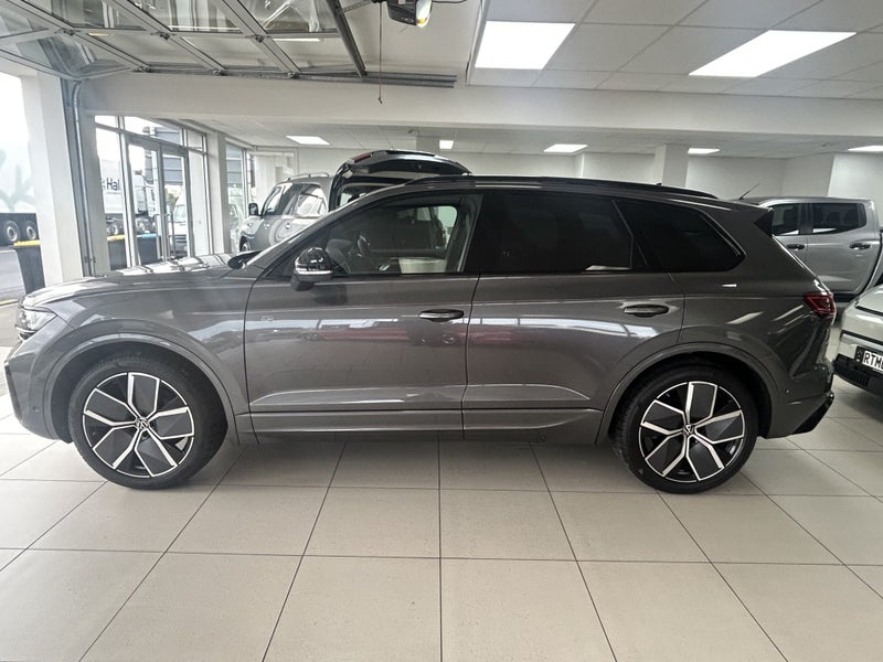 2026 Volkswagen Touareg TDI V6S R-Line image 4