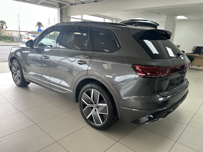 2026 Volkswagen Touareg TDI V6S R-Line image 5
