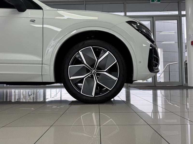 2026 Volkswagen Touareg V6S R-LINE 210kW FINAL... image 4