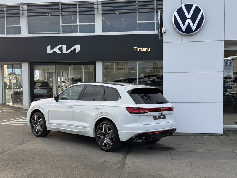 2026 Volkswagen Touareg V6s R-Line 210Kw Tdi image 3