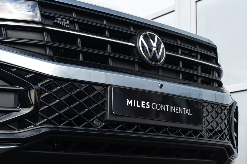 2026 Volkswagen Touareg V6S R-Line / 210kW Turb... image 3