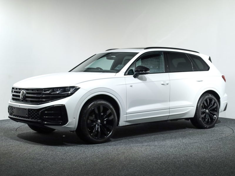 2026 Volkswagen Touareg V6s R-Line Final Editio... image 3
