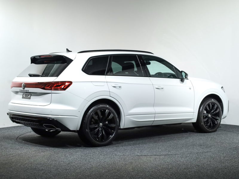 2026 Volkswagen Touareg V6s R-Line Final Editio... image 5