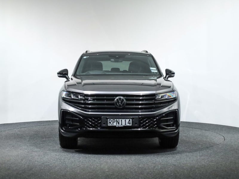 2026 Volkswagen Touareg V6s R-Line Final Editio... image 2