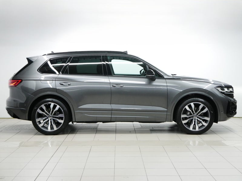 2026 Volkswagen Touareg V6S R-Line TDI image 5