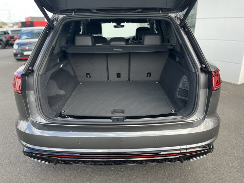 2026 Volkswagen Touareg V6S R-Line TDI 210kw image 4