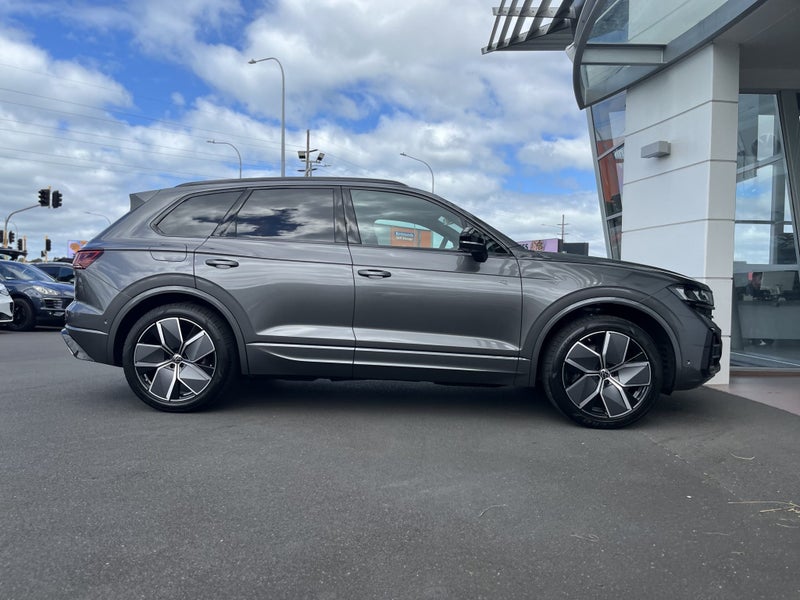 2026 Volkswagen Touareg V6S R-Line TDI 210kw image 5