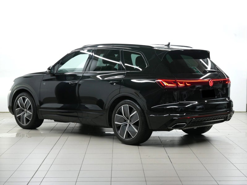 2026 Volkswagen Touareg V6S R-Line TDI image 3