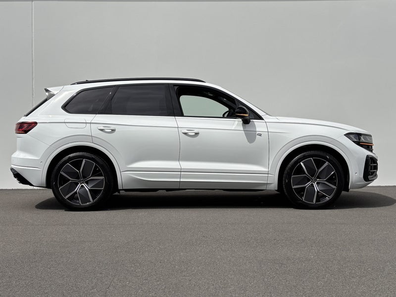 2026 Volkswagen Touareg V6S R-Line TDI image 4