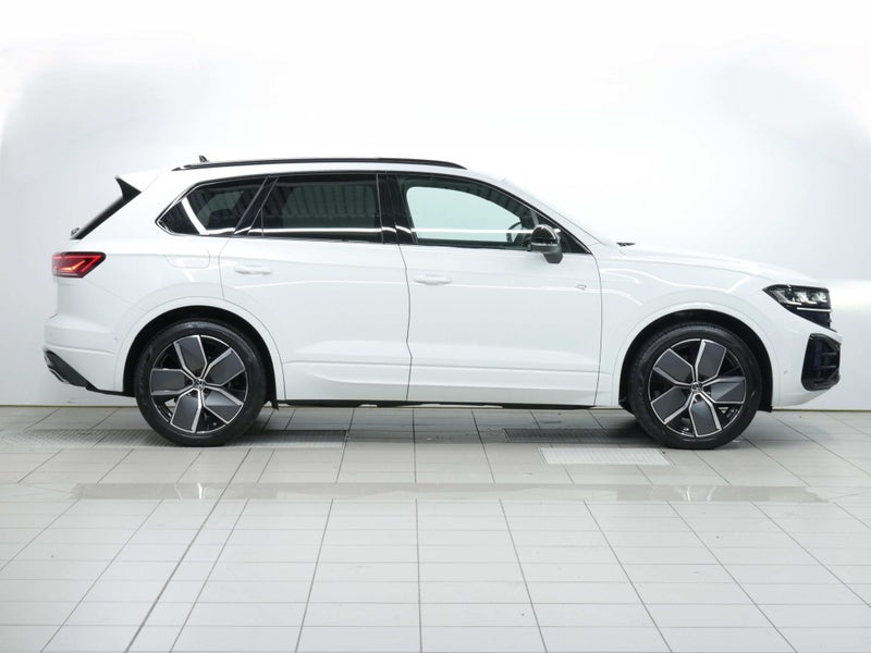 2026 Volkswagen Touareg V6S R-Line TDI image 5