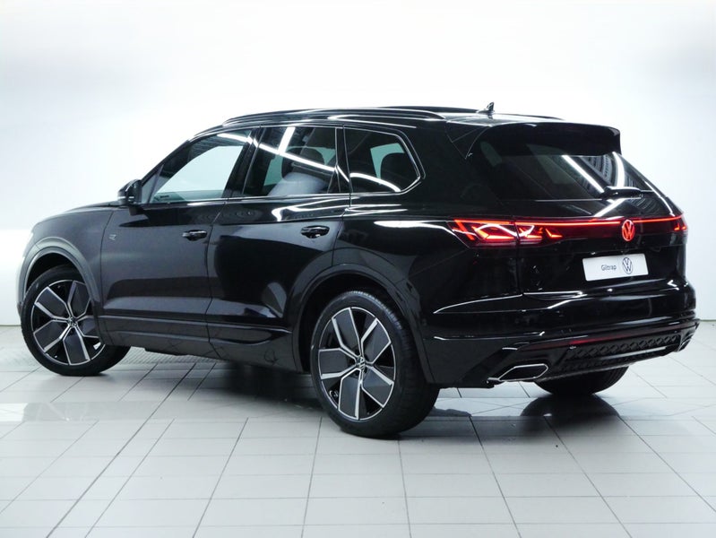 2026 Volkswagen Touareg V6S R-Line TDI image 3