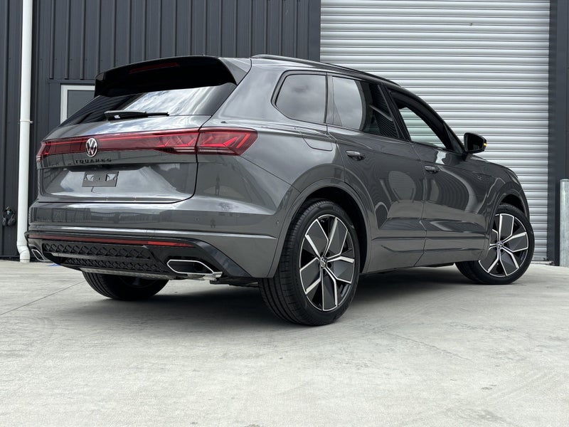 2026 Volkswagen Touareg V6S R-Line TDI image 3