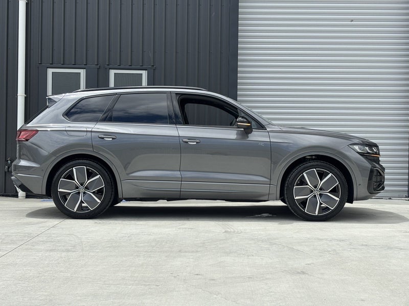 2026 Volkswagen Touareg V6S R-Line TDI image 4