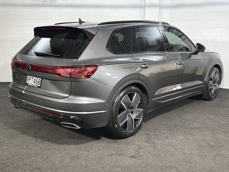 2026 Volkswagen Touareg V6S TDI R-LINE image 3