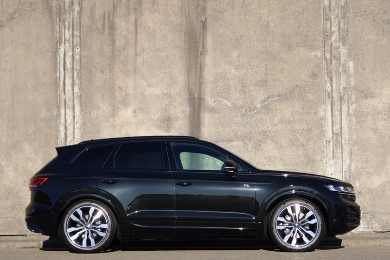 2026 Volkswagen Touareg V6S TDI R-Line image 2