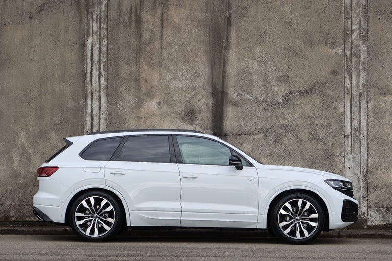 2026 Volkswagen Touareg V6S TDI R-Line image 2