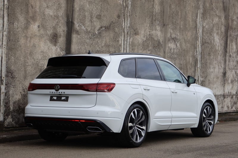 2026 Volkswagen Touareg V6S TDI R-Line image 3