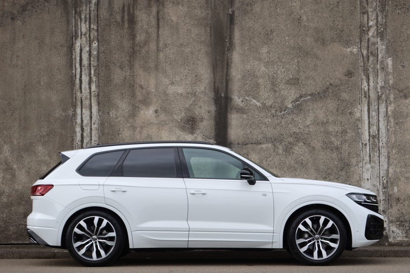 2026 Volkswagen Touareg V6S TDI R-Line image 2
