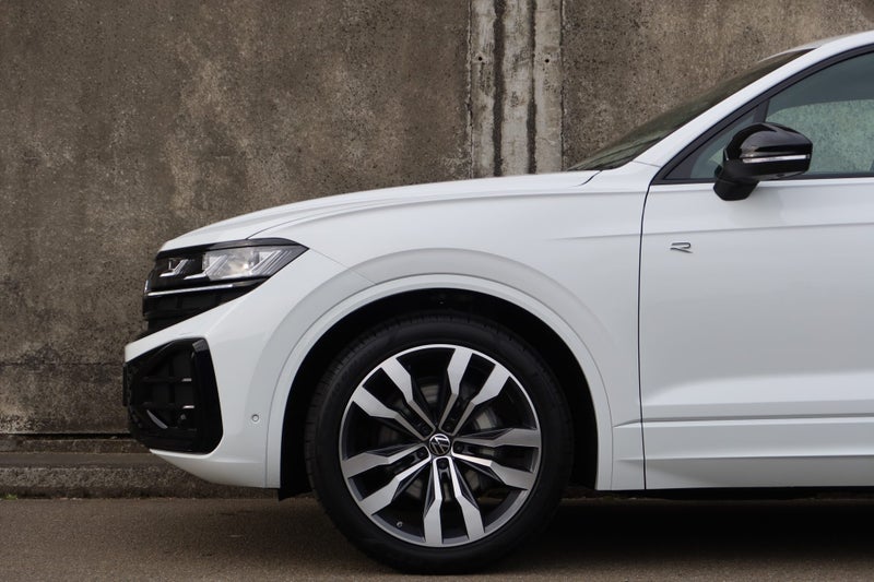 2026 Volkswagen Touareg V6S TDI R-Line image 4