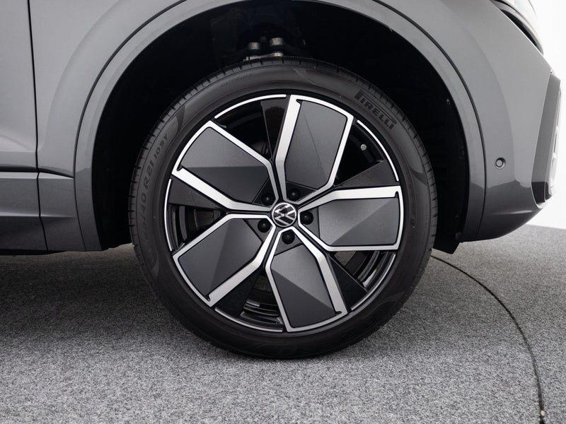 2026 Volkswagen Touareg V6S TDI R-Line Final Ed... image 3