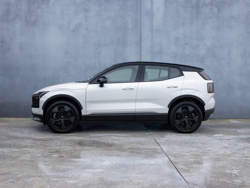 2026 Volvo EX30 CC TMP ULTRA BEV image 3