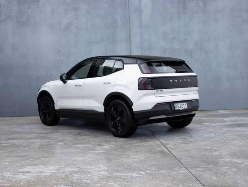 2026 Volvo EX30 CC TMP ULTRA BEV image 4