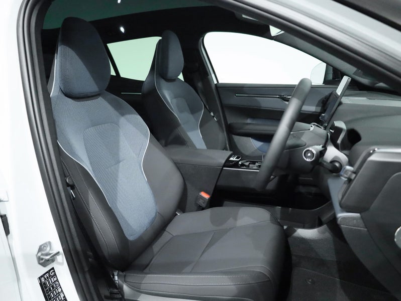 2026 Volvo EX30 Cross Country TMP ULTRA image 4