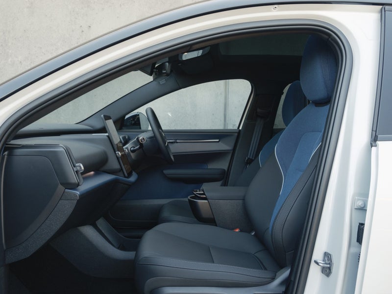 2026 Volvo EX30 Single Motor Extended Range Ult... image 5