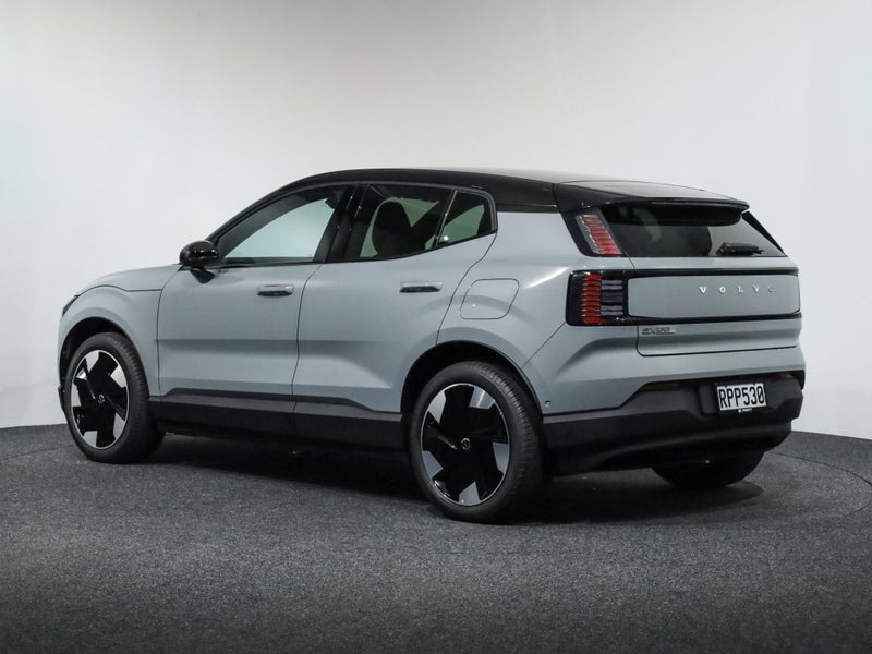 2026 Volvo EX30 SMER ULTRA 69kWH image 2