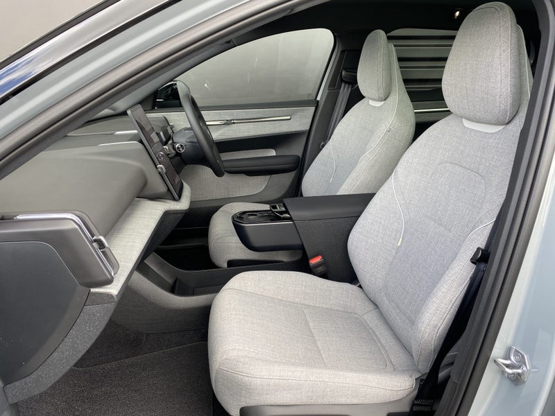 2026 Volvo EX30 SMER ULTRA 69kWH image 4