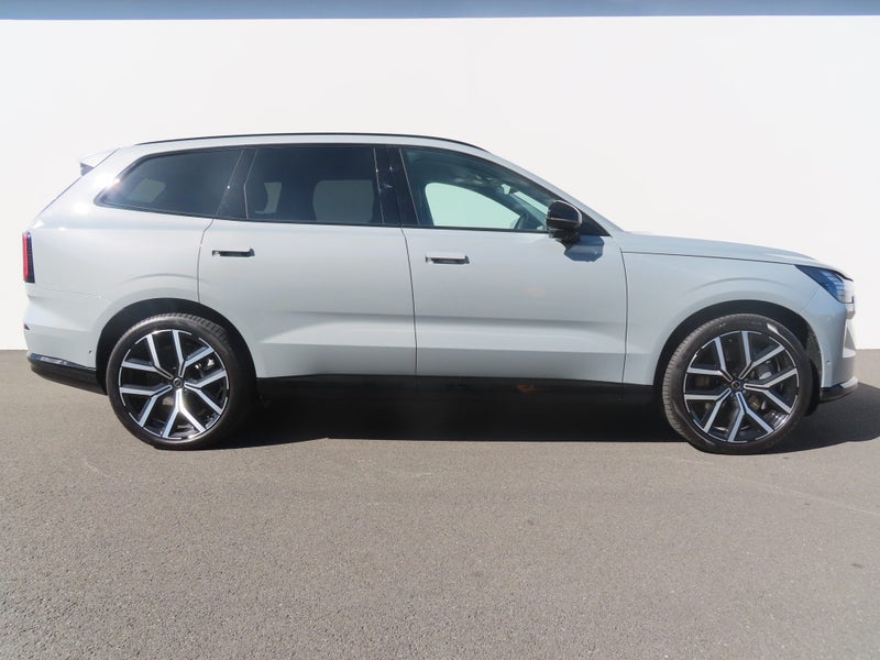 2026 Volvo EX90 Ultra Twin Motor Performance image 2