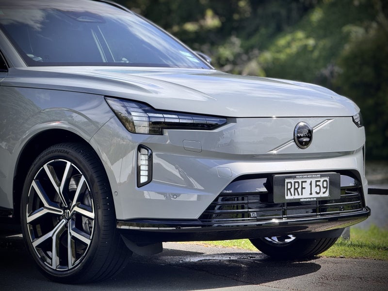 2026 Volvo EX90 Ultra Twin Motor Performance image 2