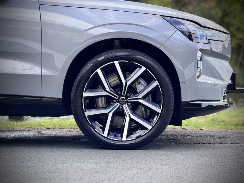 2026 Volvo EX90 Ultra Twin Motor Performance image 3