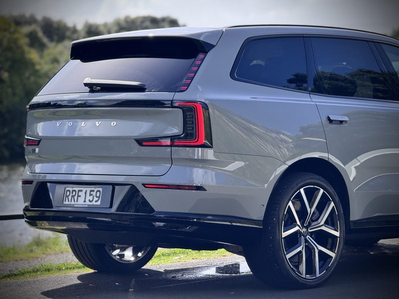 2026 Volvo EX90 Ultra Twin Motor Performance image 4
