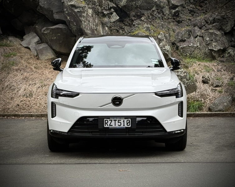 2026 Volvo EX90 Ultra Twin Motor Performance image 2