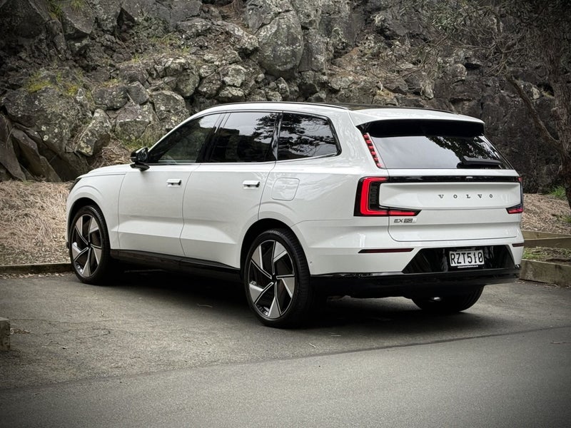 2026 Volvo EX90 Ultra Twin Motor Performance image 4