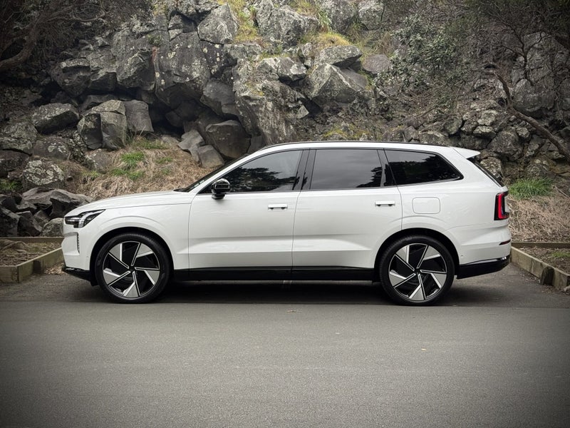 2026 Volvo EX90 Ultra Twin Motor Performance image 5
