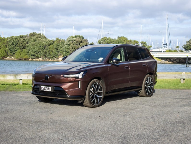 2026 Volvo EX90 ULTRA Twin Motor Performance image 3